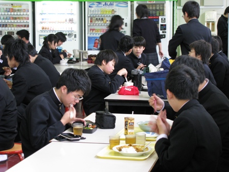 お弁当派もいます.JPG