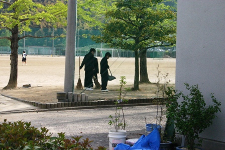 グランド掃除.JPG