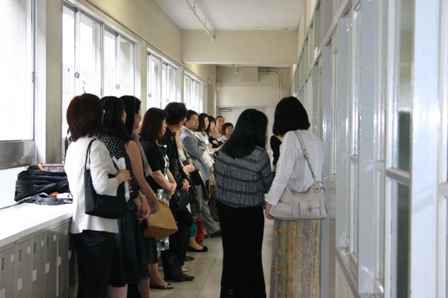 廊下から参観.JPG