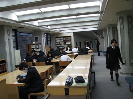 IMG_2117-図書館１階.JPG