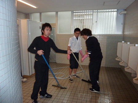 トイレ掃除１.JPG
