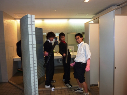 トイレ掃除２.JPG