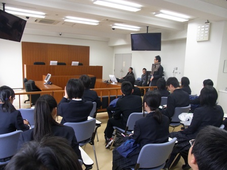 法廷教室２.JPG