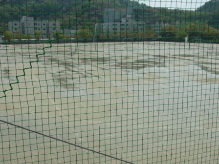 水たまりのグラウンド - コピー.JPG