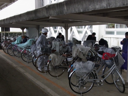 雨の日の登校６ - コピー.JPG