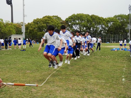 中２遠足・長なわとび.JPG