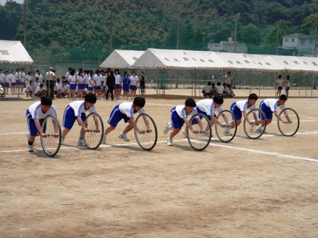 運動会準備中１ｂ車輪.JPG