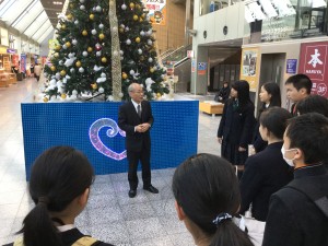 12月21日松山空港8時。 校長先生より、道明交流に出発する生徒たちに訓示が行われました。