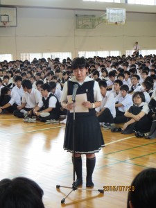 愛光生代表挨拶。高Ⅰ生と中２生が日本語と英語で挨拶しました。